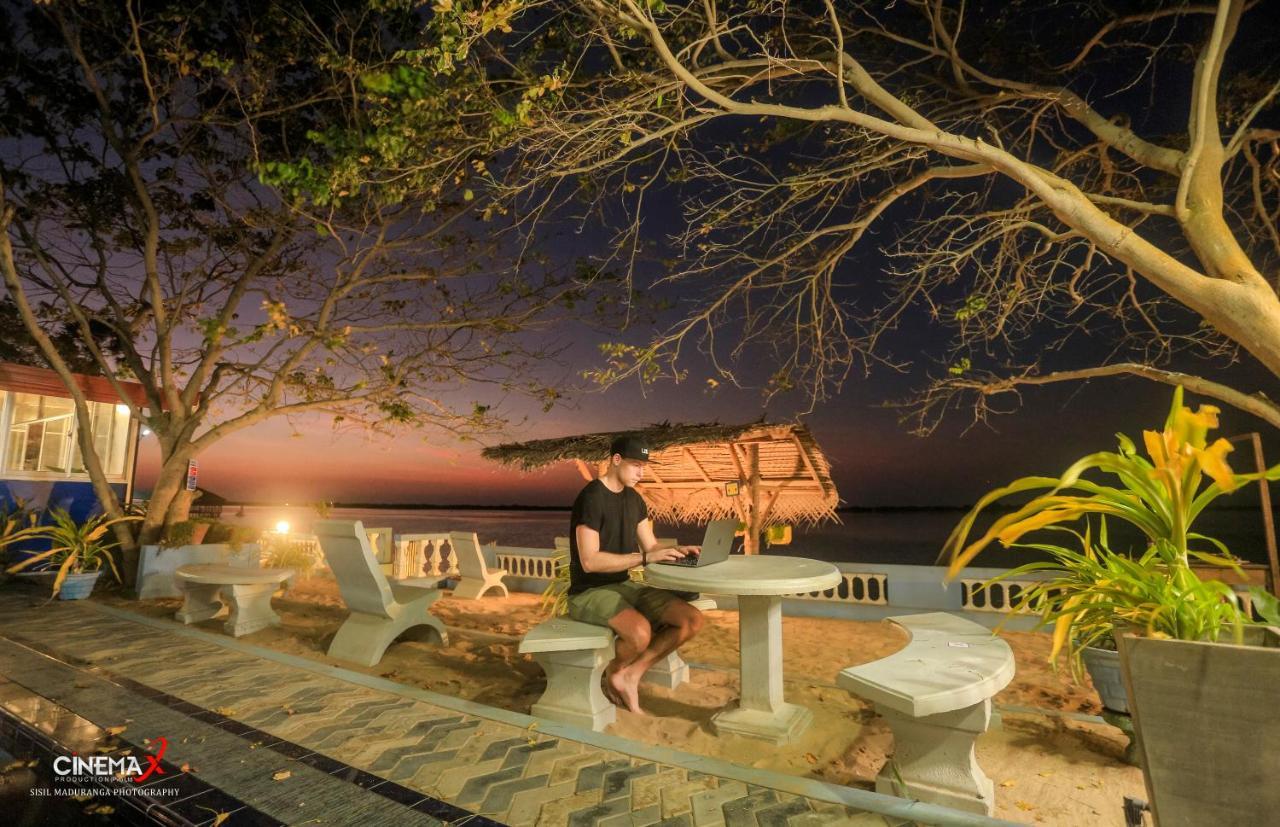 Dinuda Resort Kalpitiya Exterior photo