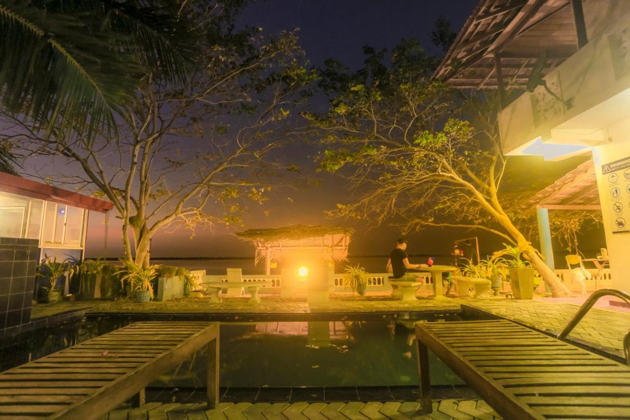 Dinuda Resort Kalpitiya Exterior photo