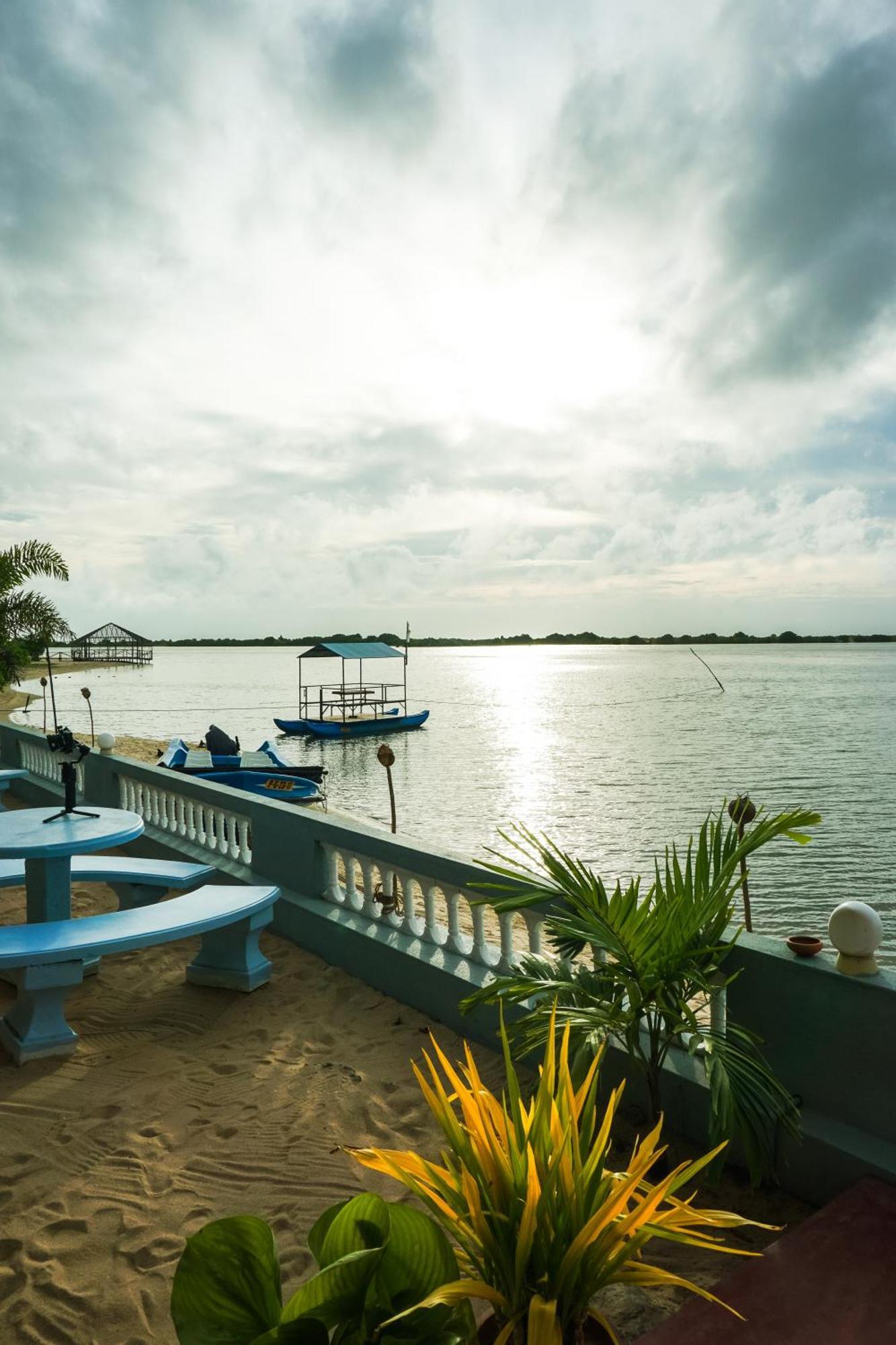 Dinuda Resort Kalpitiya Exterior photo